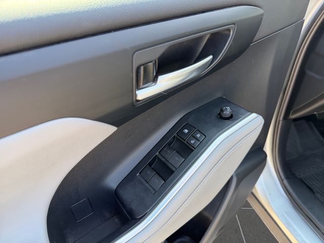 2021 Toyota Highlander XLE - Photo 11