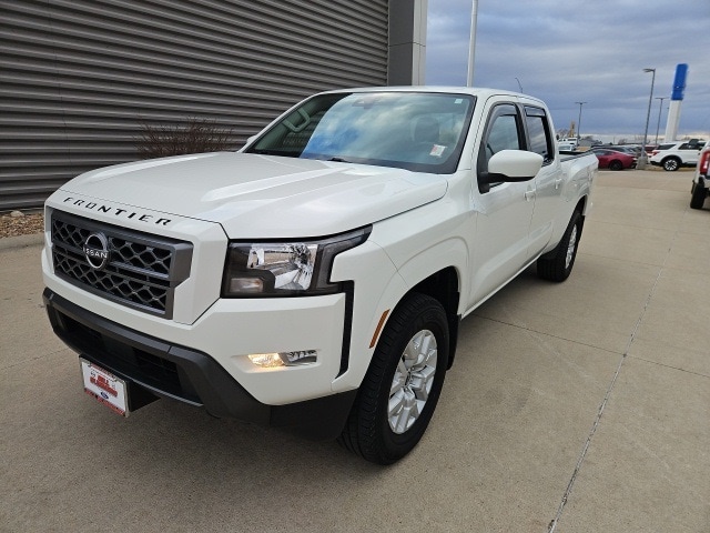 2022 Nissan Frontier SV's photo