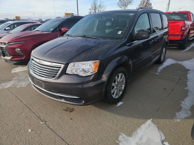 2015 Chrysler Town & Country LX's photo