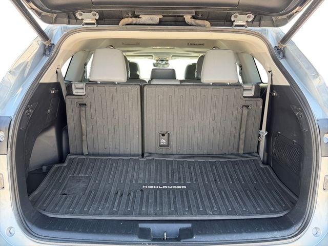 2021 Toyota Highlander XLE - Photo 18