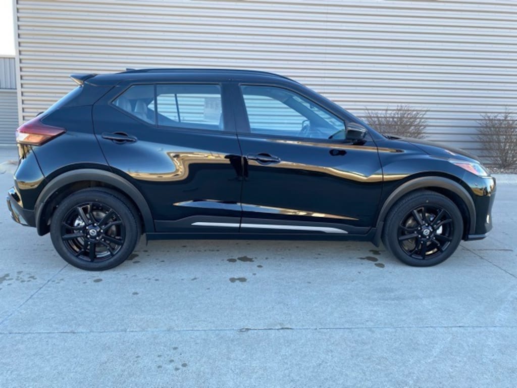 Used 2021 Nissan Kicks SR SUV