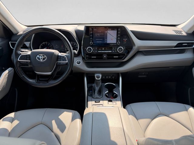 2021 Toyota Highlander XLE - Photo 12