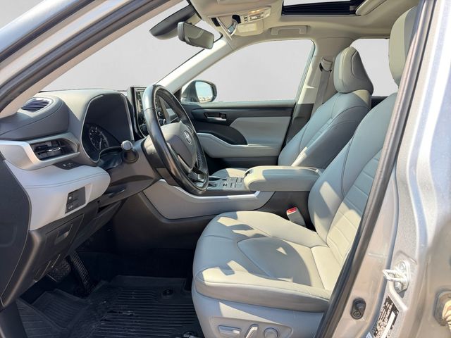 2021 Toyota Highlander XLE - Photo 10