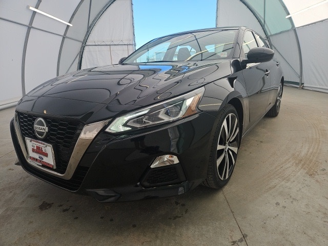 2022 Nissan Altima SR's photo