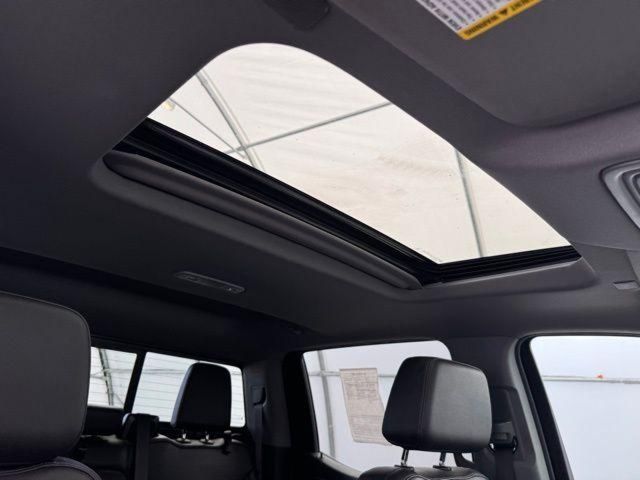 2022 GMC Sierra 1500 SLT - Photo 18