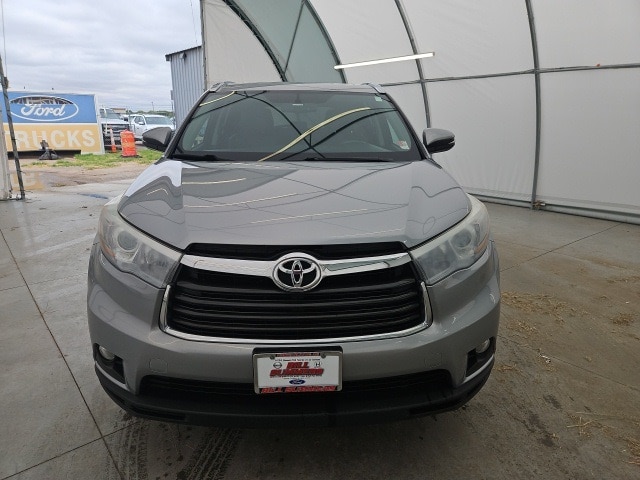 Used 2015 Toyota Highlander XLE with VIN 5TDJKRFH2FS203106 for sale in North Platte, NE