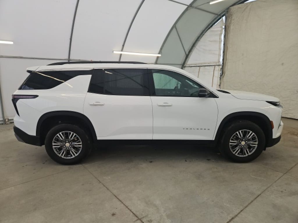 Used 2025 Chevrolet Traverse LT SUV