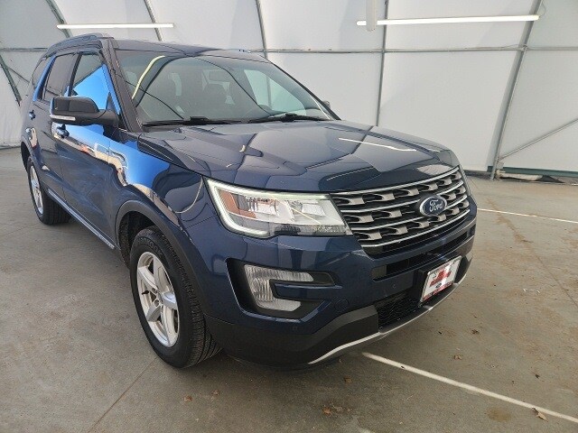 2017 Ford Explorer XLT photo 2