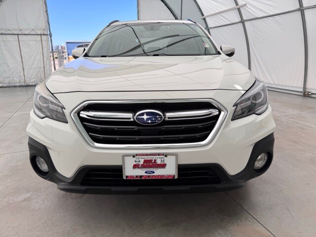 2018 Subaru Outback 3.6R Touring photo 2