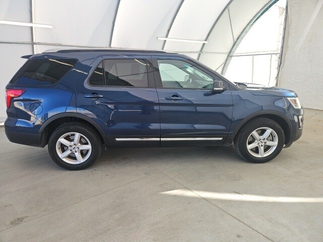 2017 Ford Explorer XLT photo 3