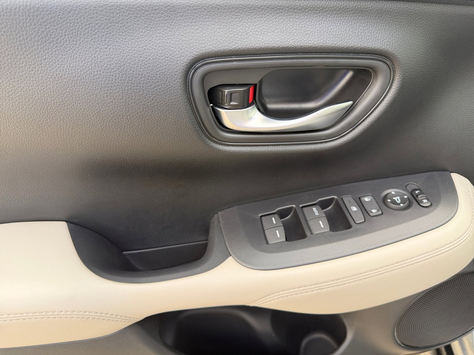 2026 Honda HR-V LX - Photo 11