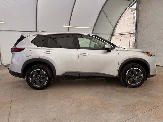 2024 Nissan Rogue SV photo 3
