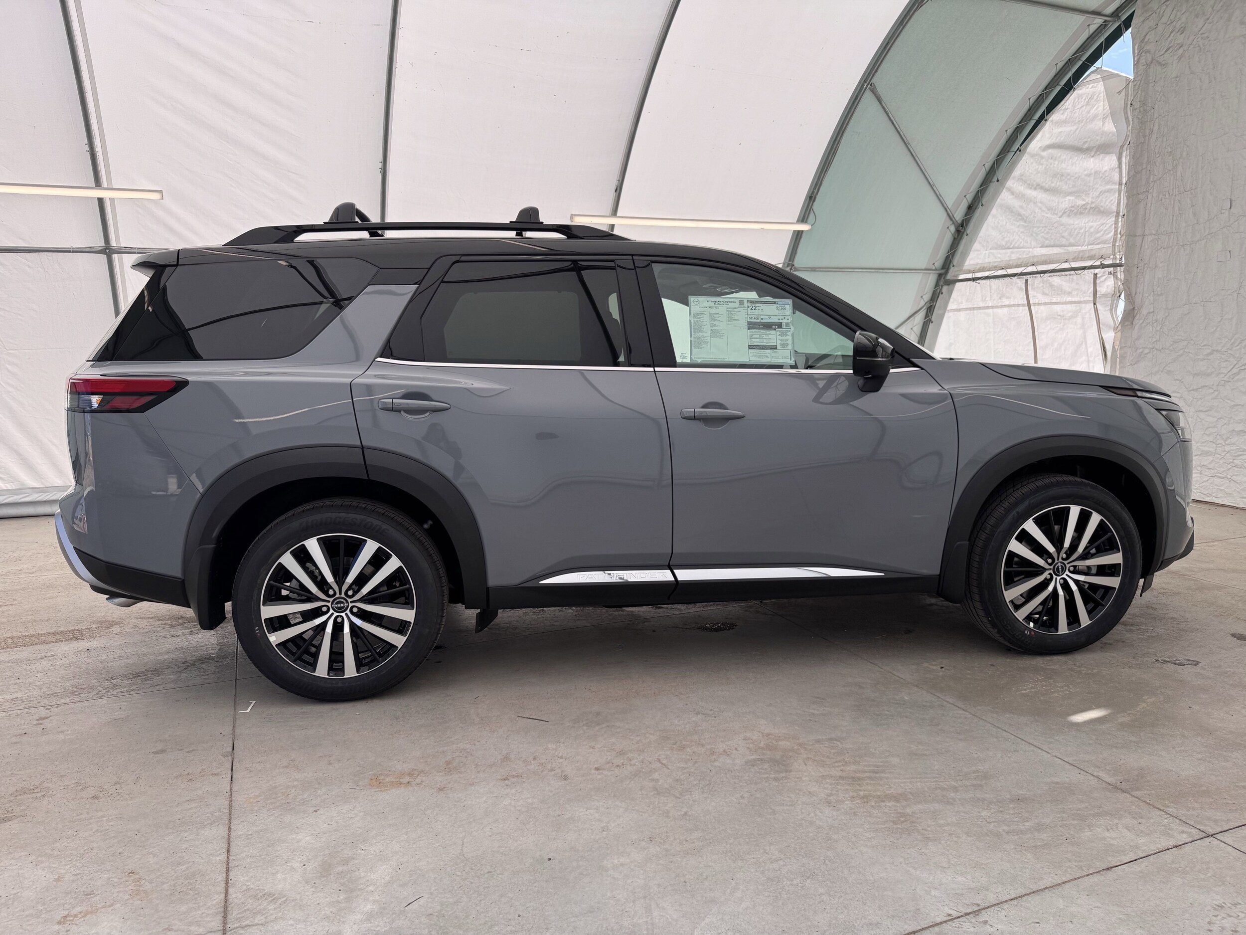 2025 Nissan Pathfinder Platinum photo 4