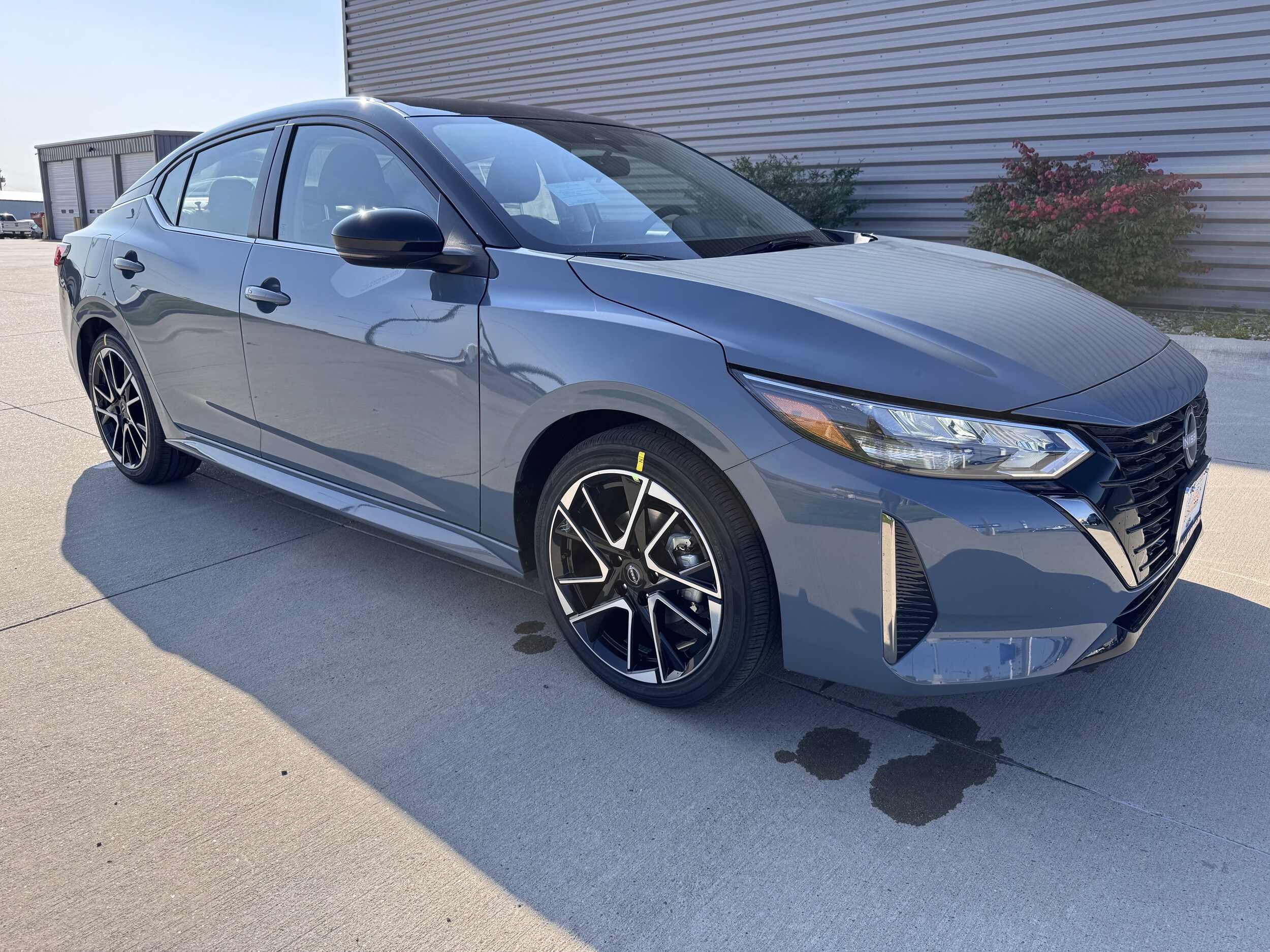 2025 Nissan Sentra SR photo 3