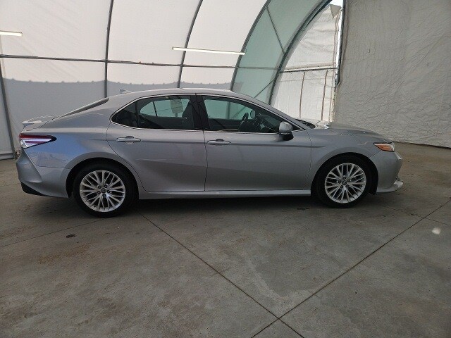 2019 Toyota Camry XLE photo 2