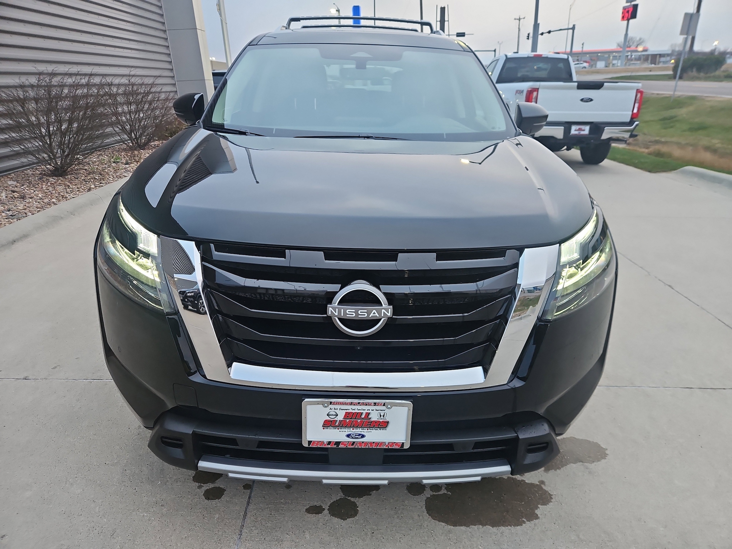 2025 Nissan Pathfinder SL's photo