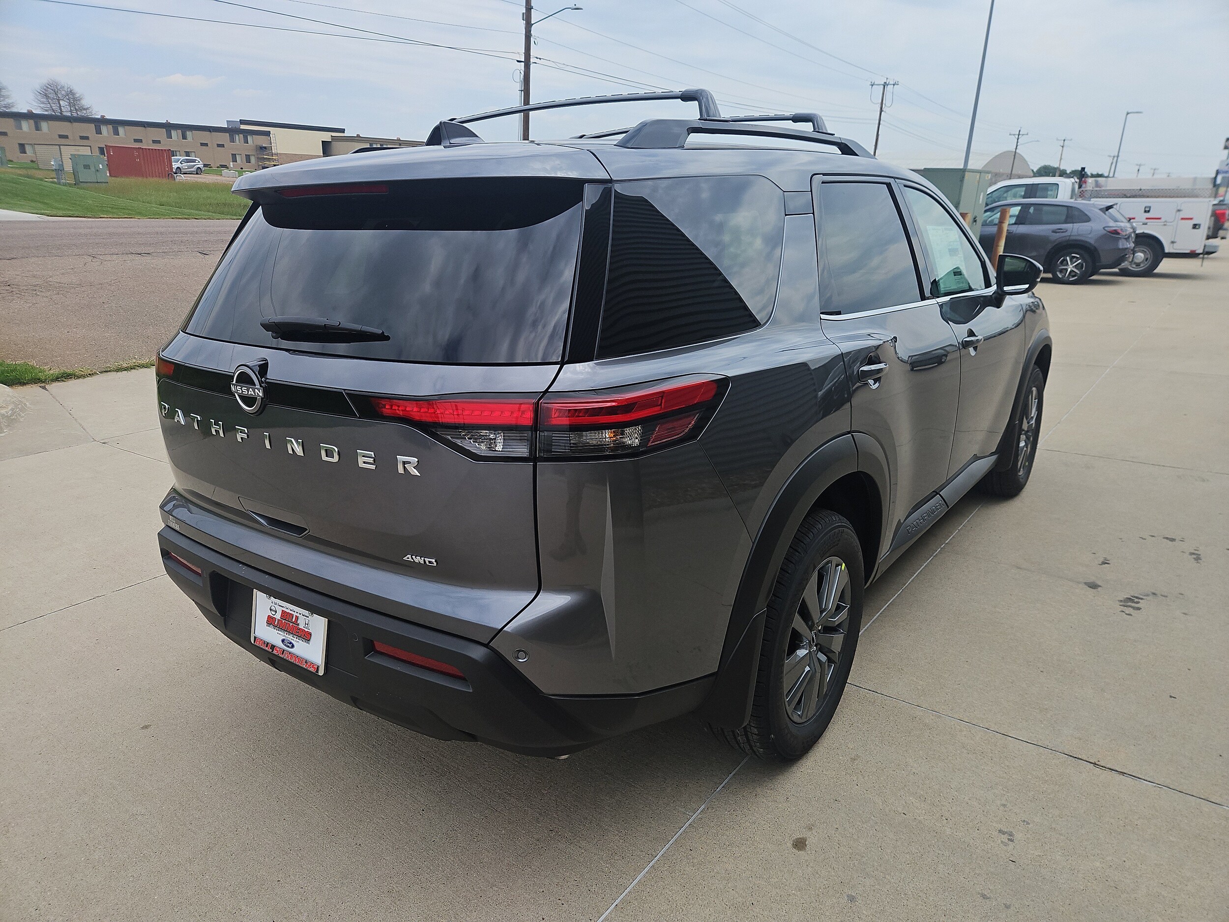 2025 Nissan Pathfinder SV photo 2