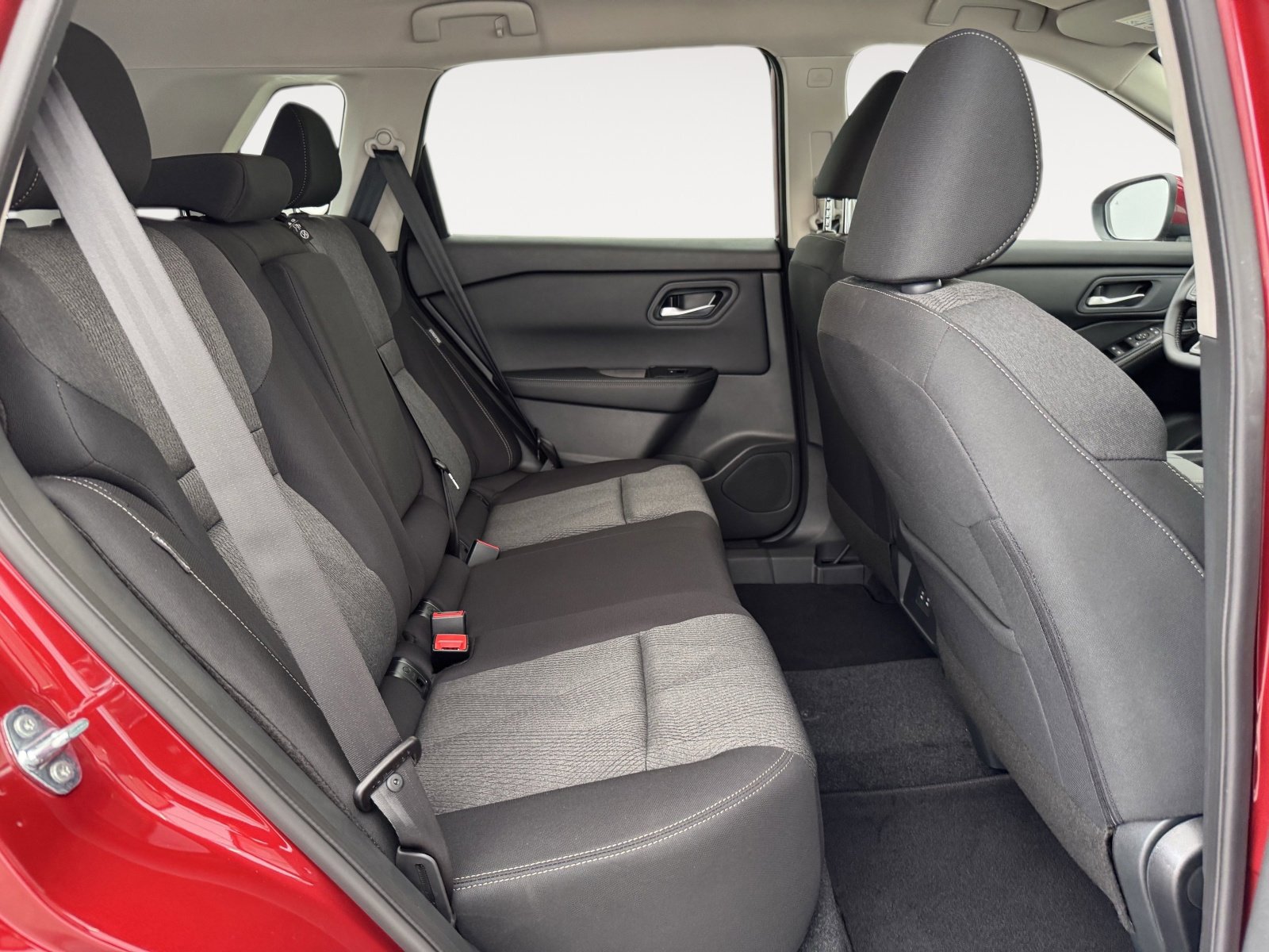 2026 Nissan Rogue SV - Photo 13