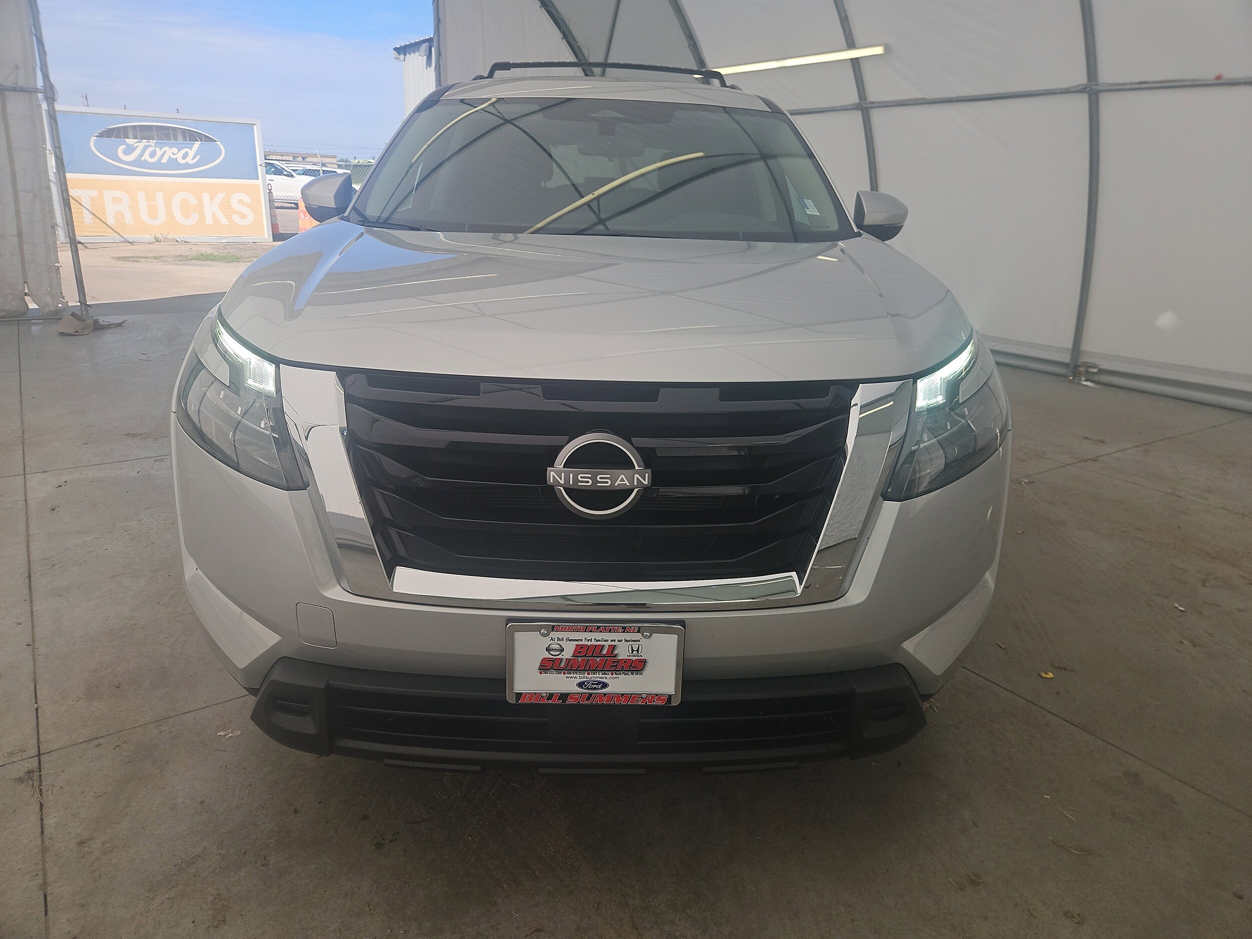 2025 Nissan Pathfinder SV photo 2