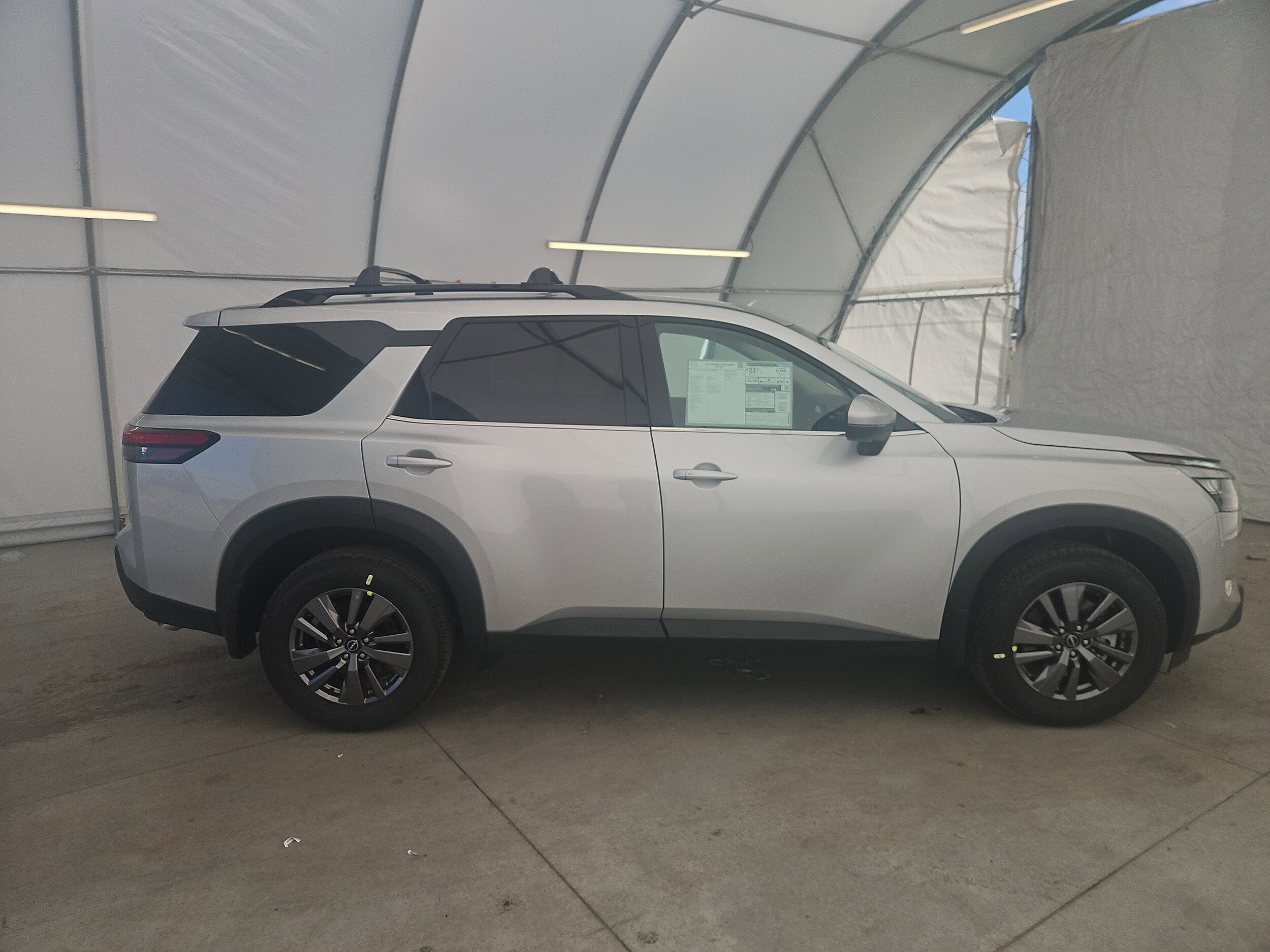 2025 Nissan Pathfinder SV photo 4