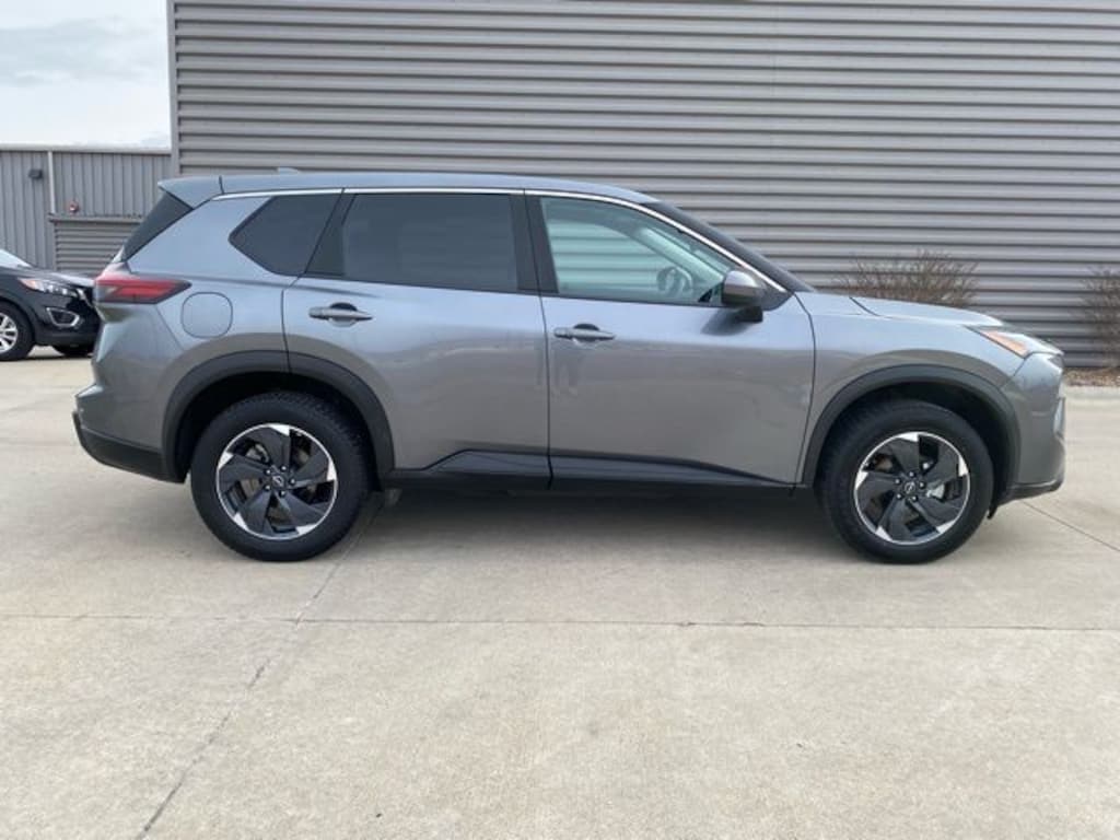 Used 2024 Nissan Rogue SV SUV