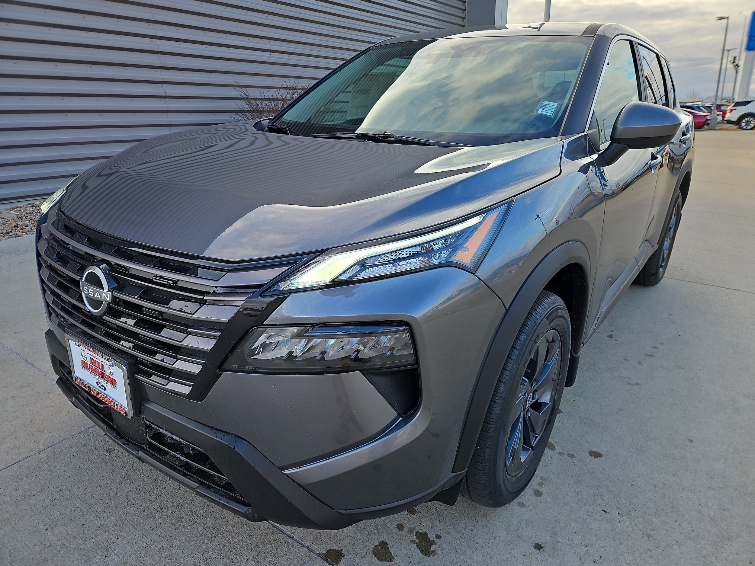 2026 Nissan Rogue SV's photo