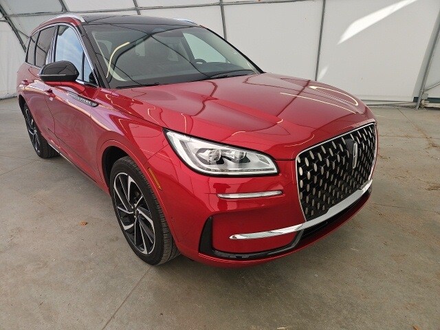 2023 Lincoln Corsair Grand Touring photo 3