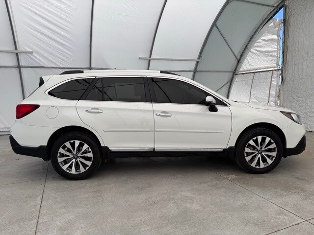 2018 Subaru Outback 3.6R Touring photo 4