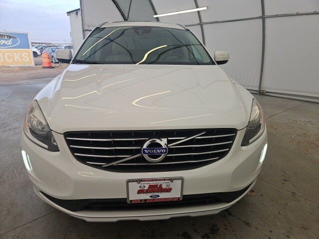 2016 Volvo XC60 T6 Drive-E photo 2