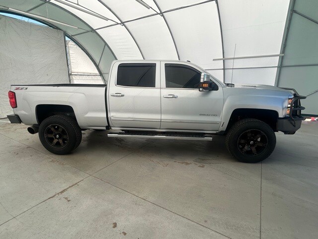 2017 Chevrolet Silverado 2500HD LTZ photo 4