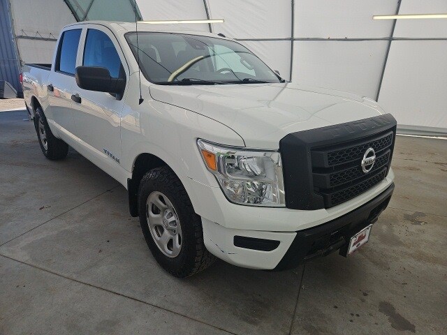 2021 Nissan Titan S photo 2