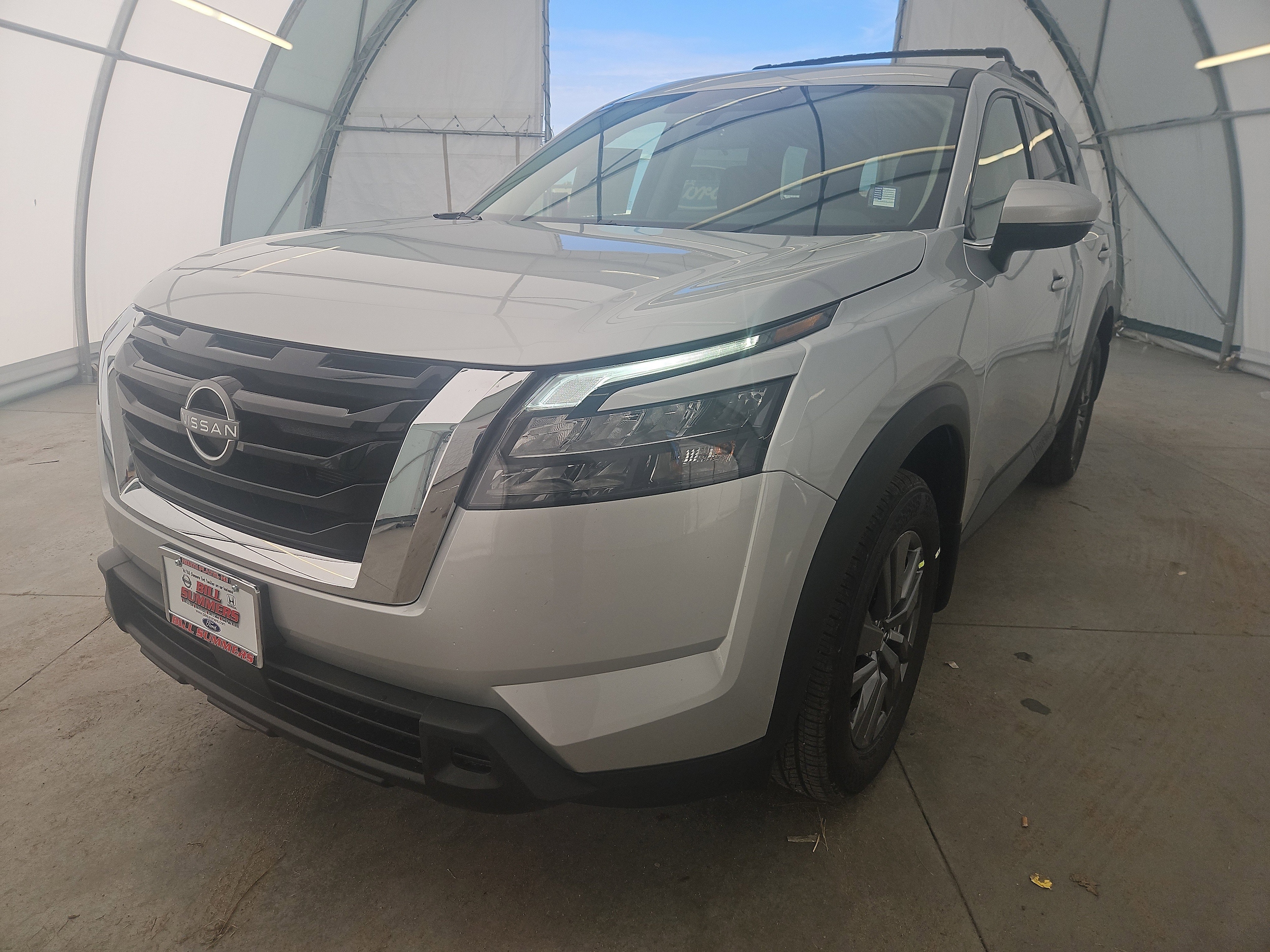 2025 Nissan Pathfinder SV's photo