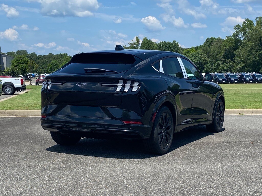 2025 Ford Mustang Mach-E Premium photo 4