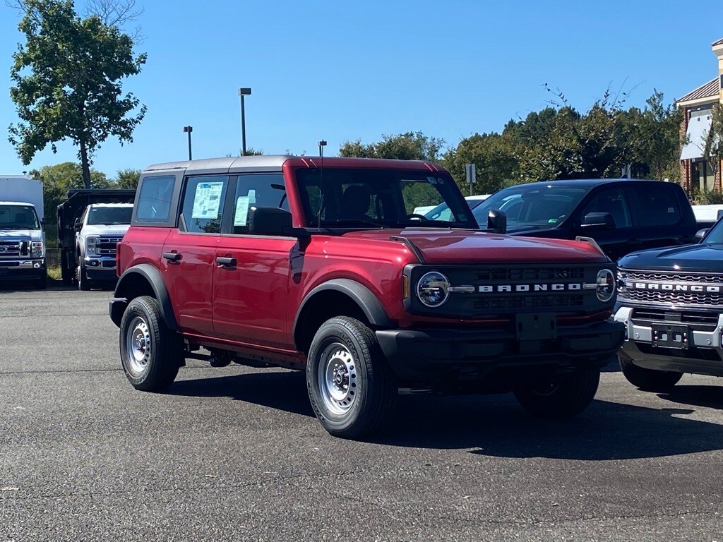 2025 Ford Bronco Base photo 2