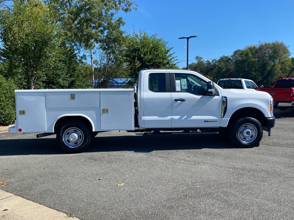 2023 Ford F-350 photo 3
