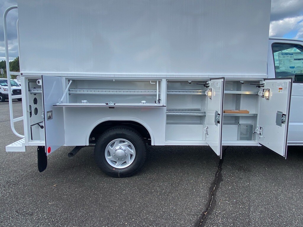 2026 Ford E-350 Base photo 4