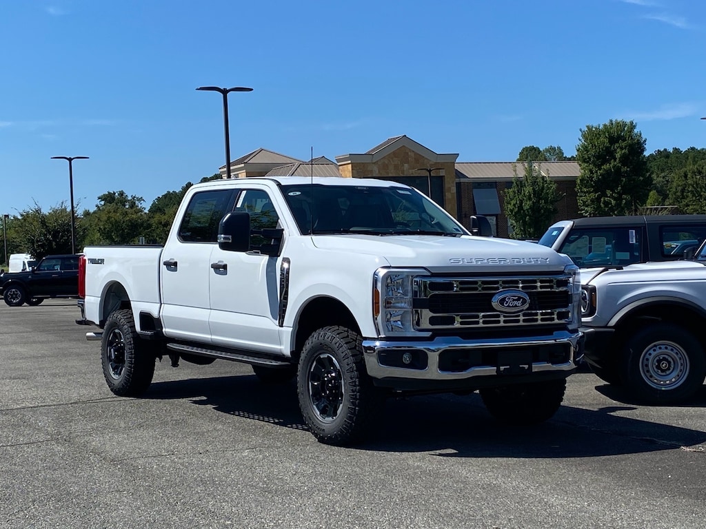 New 2027 Ford F-250SD XLT Truck Crew Cab