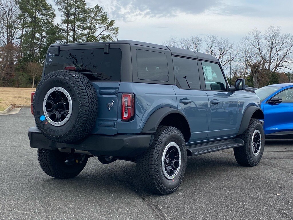 2025 Ford Bronco Outer Banks photo 2