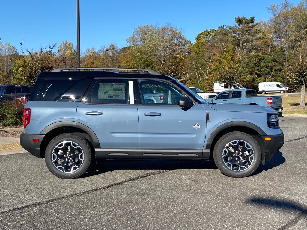 2025 Ford Bronco Sport Outer Banks photo 3