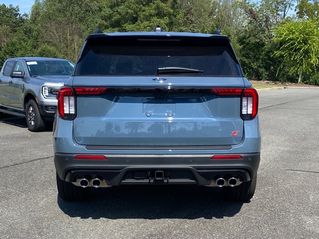 2025 Ford Explorer ST photo 2