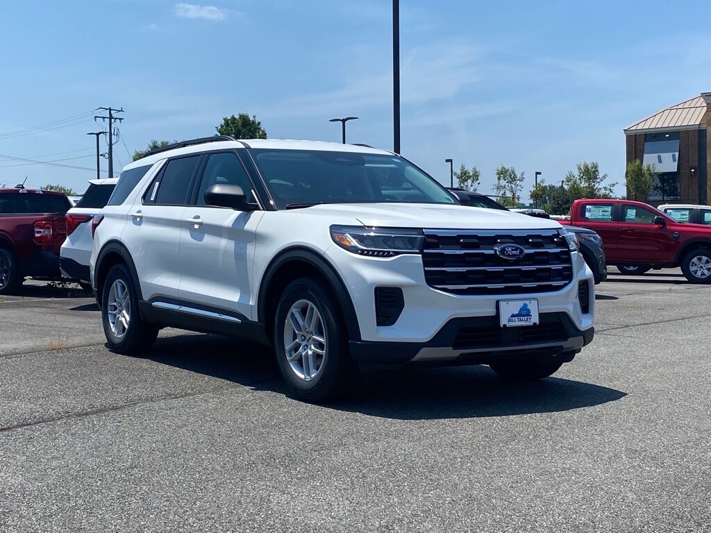 2025 Ford Explorer photo 2