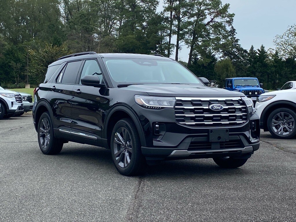 2025 Ford Explorer photo 2