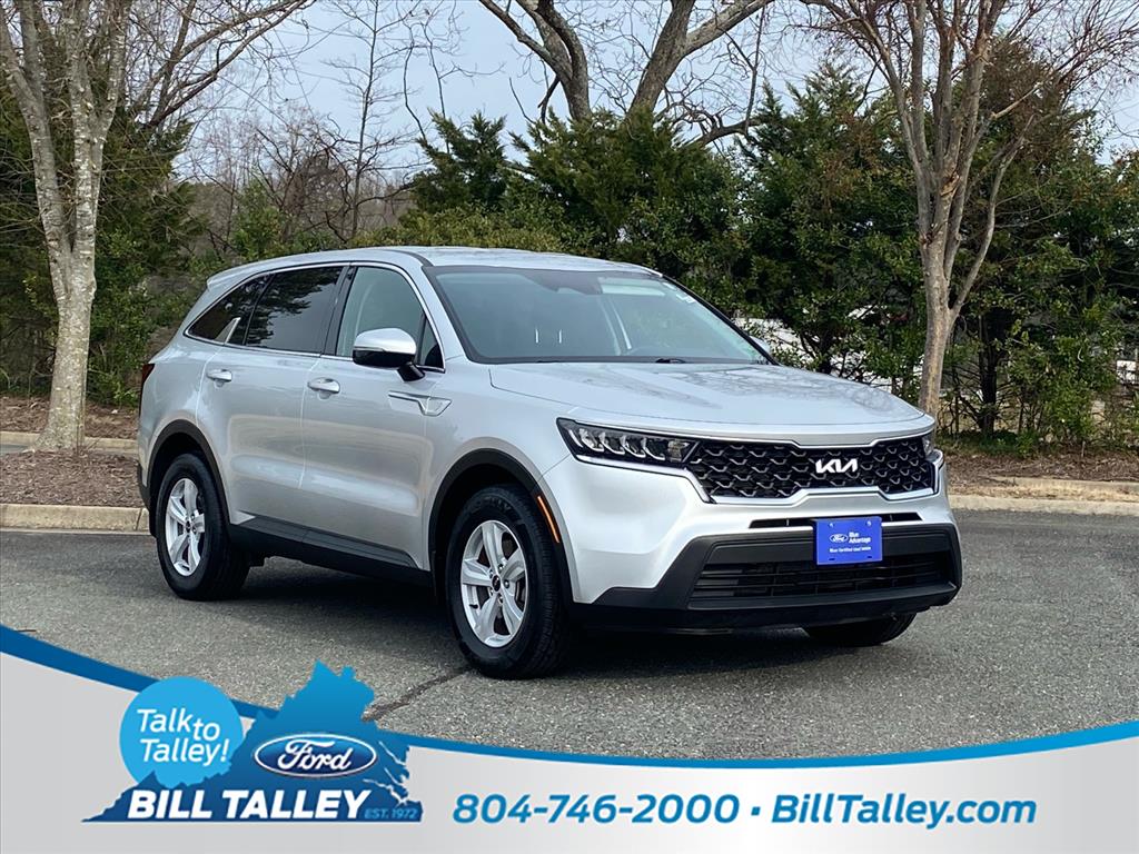 2022 Kia Sorento LX's photo