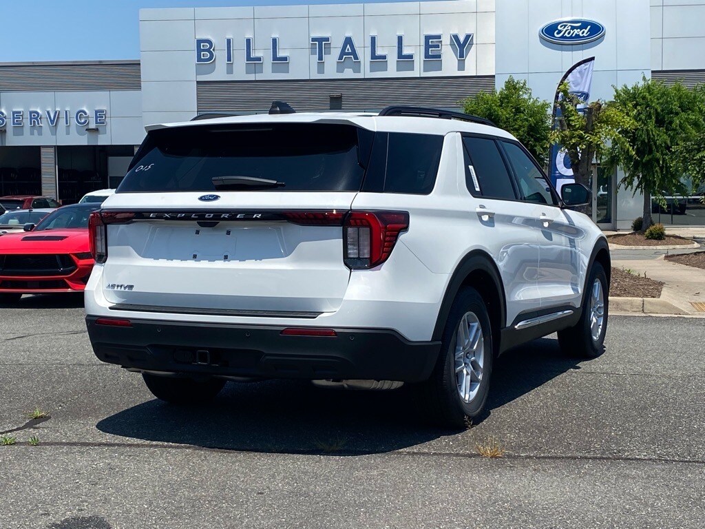 2025 Ford Explorer photo 4