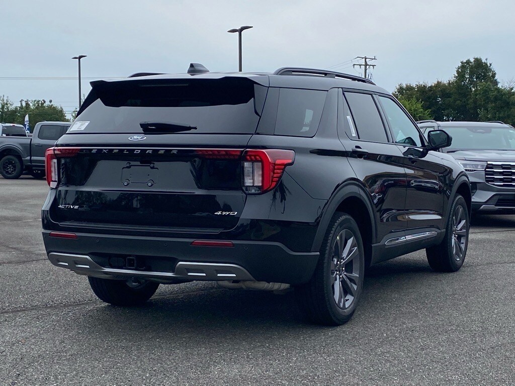 2025 Ford Explorer photo 4