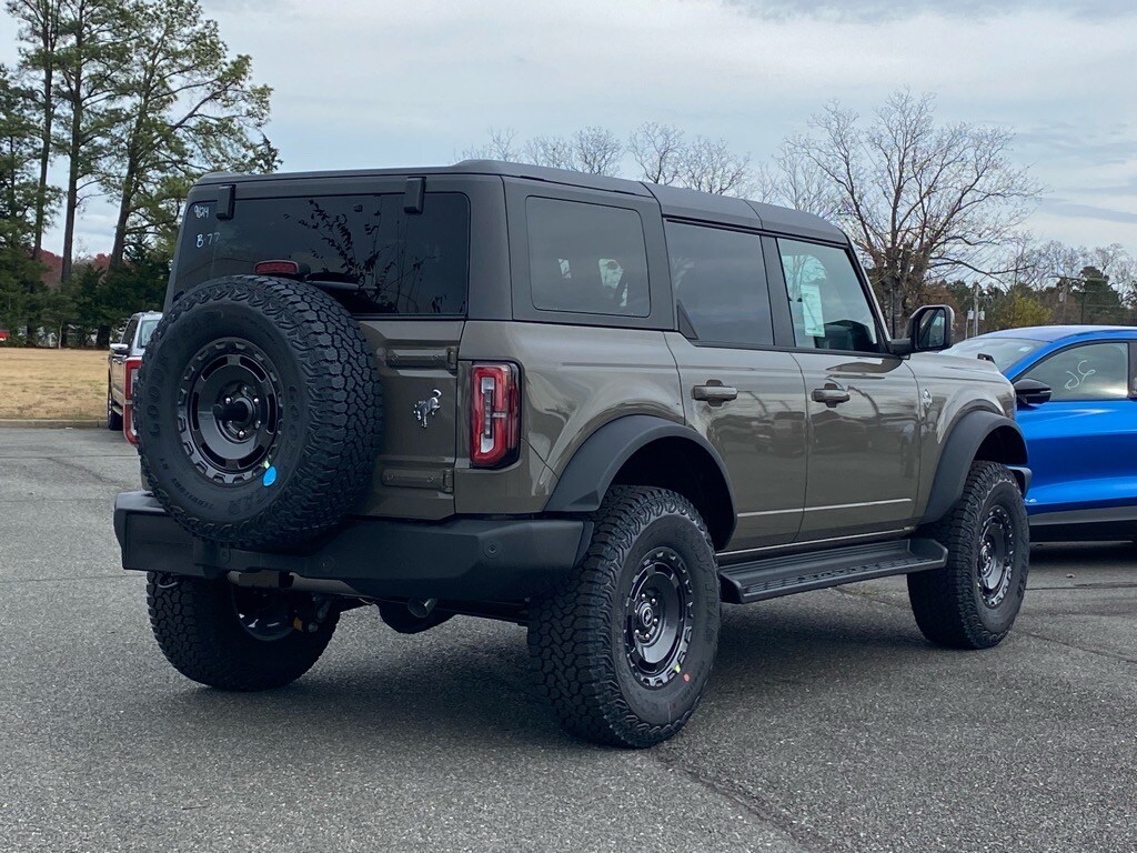 2025 Ford Bronco Outer Banks photo 4