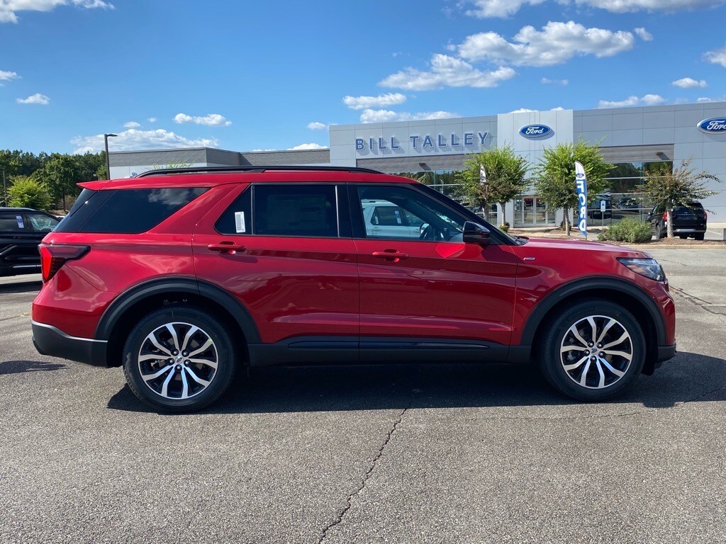 2025 Ford Explorer ST-Line photo 2