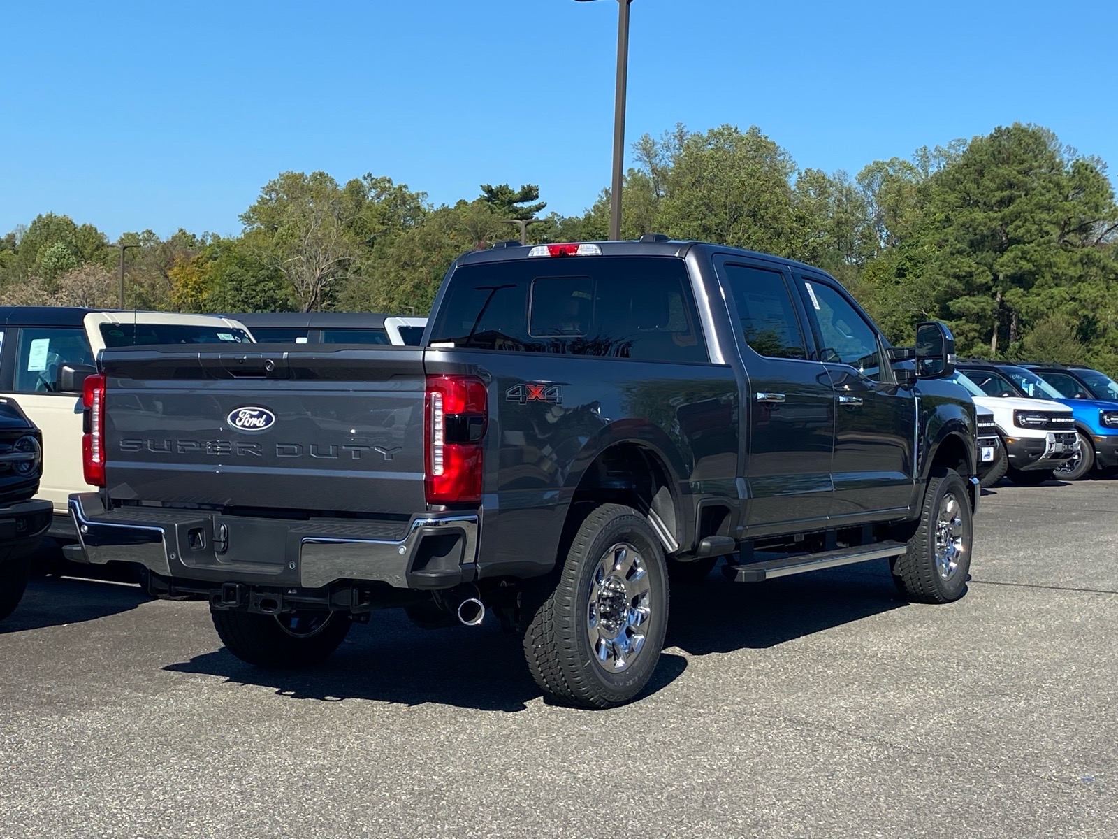 New 2027 Ford F-250SD Lariat Truck Crew Cab
