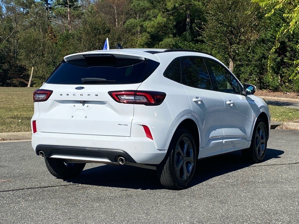 2023 Ford Escape ST-Line Select photo 2