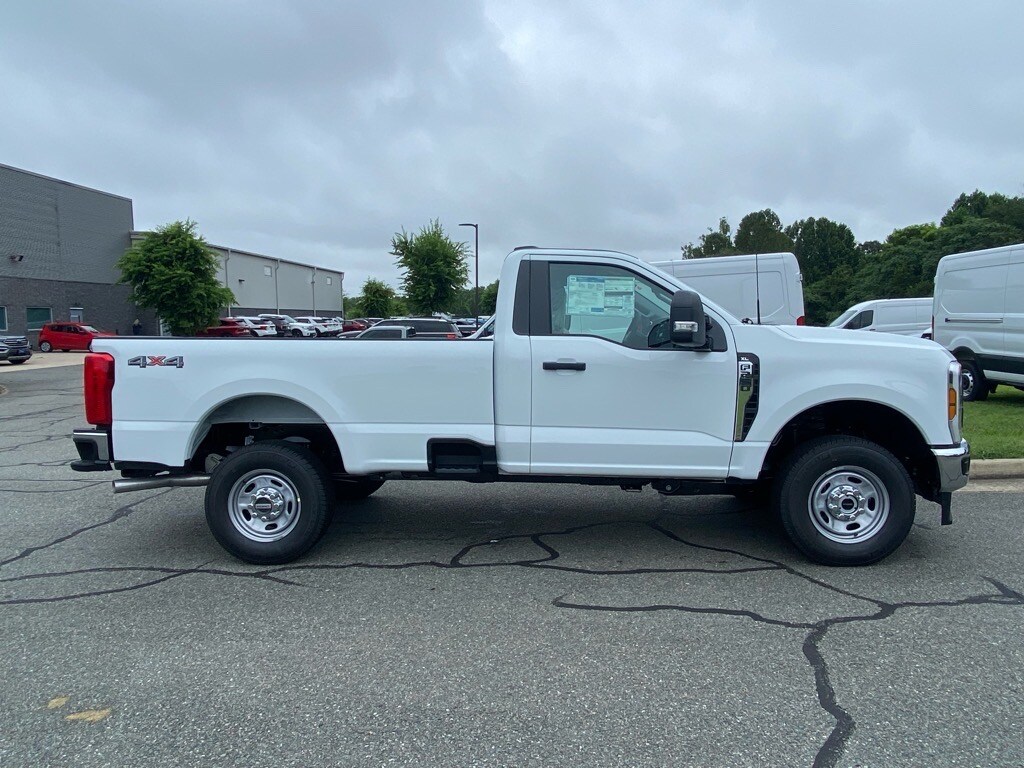 2025 Ford F-250 photo 3